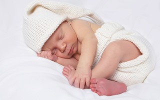 睡姿頭型有關係？寶寶睡姿優缺大比拼