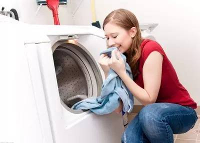 衣服不管染上什麼，用這招都能洗掉，太實用了！