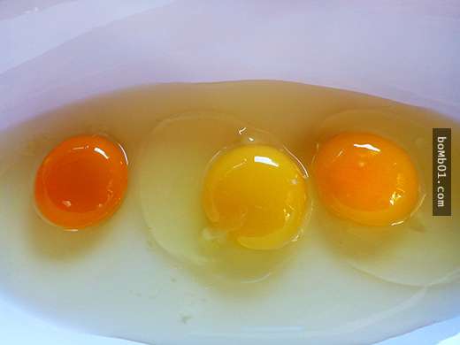 这三颗蛋黄颜色都不同的鸡蛋「其中一颗是最有营养」的,学会如何分辨