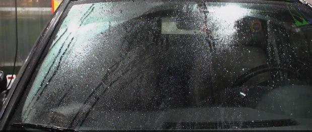 雨刷發出「這種聲音」，代表你的車出事了！一招解決異音．．．只要抹上．．．