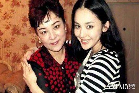 當紅女星媽媽大比拼，劉詩詩劉亦菲媽媽最優雅美麗，楊穎最像媽媽！