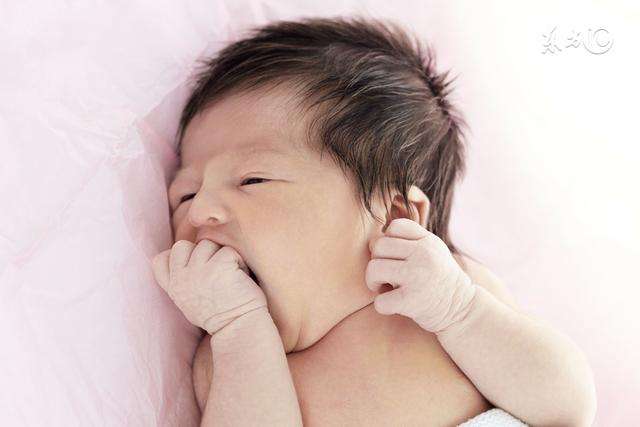 新生嬰兒5個常見的特殊現象，家長掌握了或許就不用那麼勞心費神擔驚受怕到處求醫了