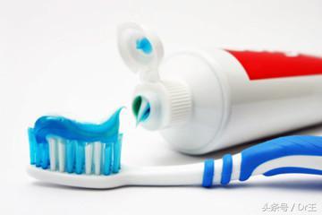 牙膏竟然能美甲，六種牙膏的神奇用法！