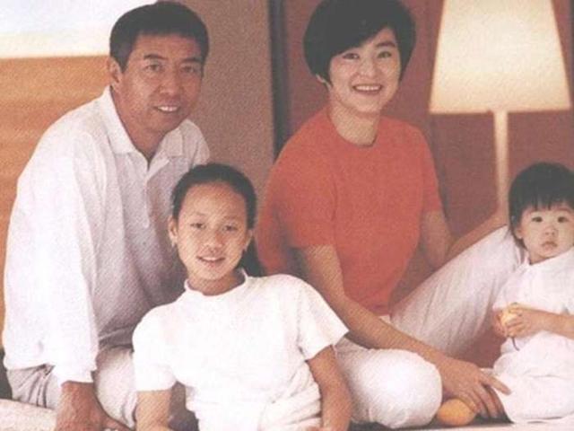 這才是林青霞的真實面目，謝賢前妻的現任老公內幕獨家爆料