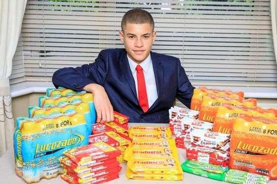 英國15歲少年在學校男廁外「做生意」竟年賺200萬，他立志要當千萬富翁！