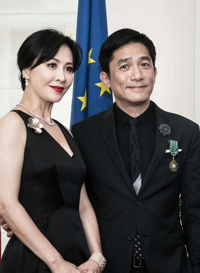 51岁刘嘉玲嫁梁朝伟9年「迟迟不生」,原来过去「夜生活丰富」的她.