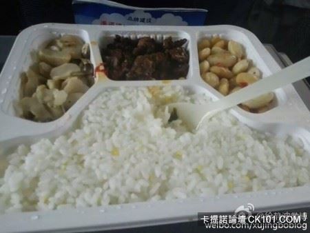 這是飛機餐嗎...強國火車便當慘不忍睹「簡直吃噴」　台灣連月台便當都屌打：台鐵完勝