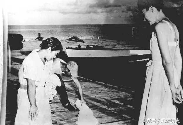 因為戰事，一日本女子被迫困在島上，和30個男人一起生活了六年