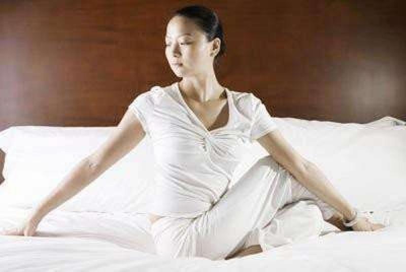 超舒暢，睡覺前的瑜伽，躺在床上就能做，只要 10分鐘，一個禮拜 就有感覺。