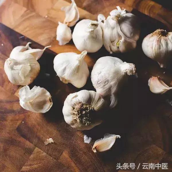 一瓣蒜，竟能頂十副藥！好多人都吃錯了，還不知道怎麼用的，接著往下看吧~