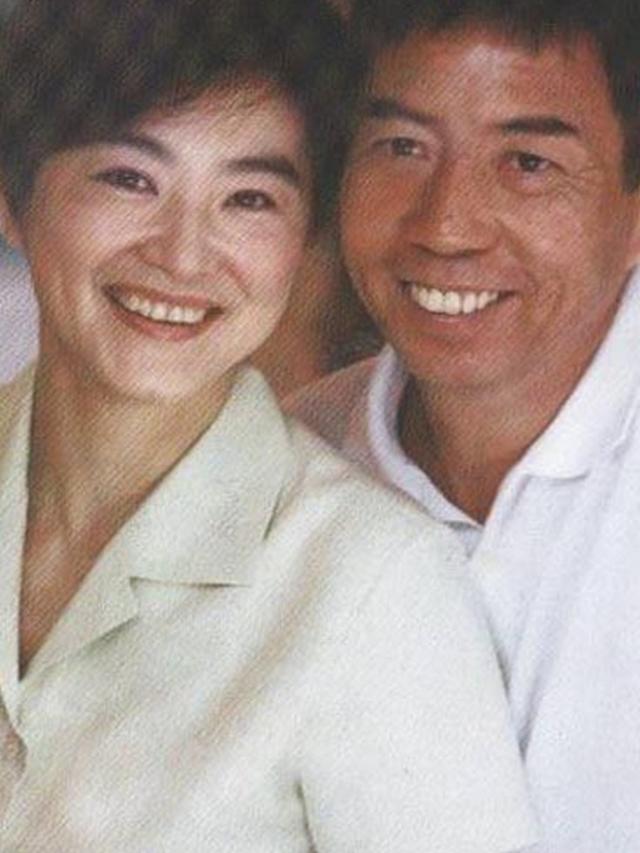 63歲林青霞和汪玲生活照曝光，終於明白秦漢現在為什麼孤獨終老了