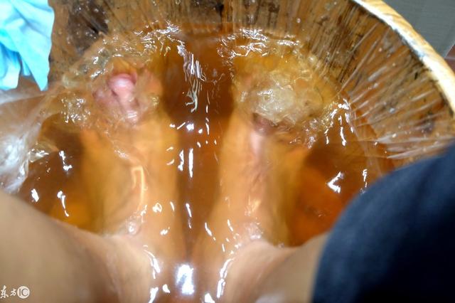 冬天泡腳好處多 但這一類人一定不能泡腳會產生的疾病。若選擇用熱水泡腳