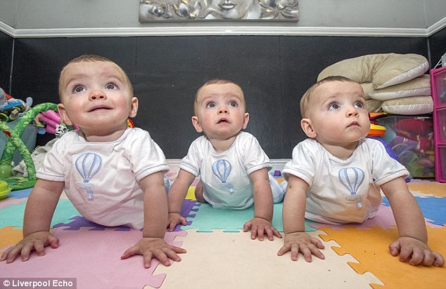 年輕媽媽生下三胞胎，3個孩子長大後才發現更是奇蹟