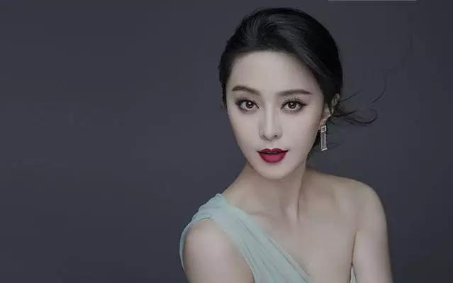 中國最美的10位純天然女星，劉亦菲只能排第5，第1實至名歸！