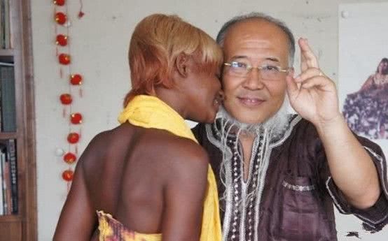 60歲中國大爺娶20歲非洲美女，生下的女兒讓人感慨萬分