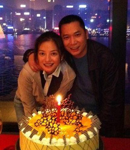 41歲的趙薇隱瞞16年兒子近照曝光，黃有龍不生氣，反而更愛她
