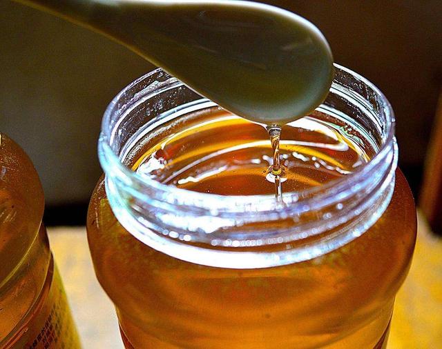 早上喝蜂蜜水好，還是晚上喝蜂蜜好？很多人沒喝對，營養全浪費了
