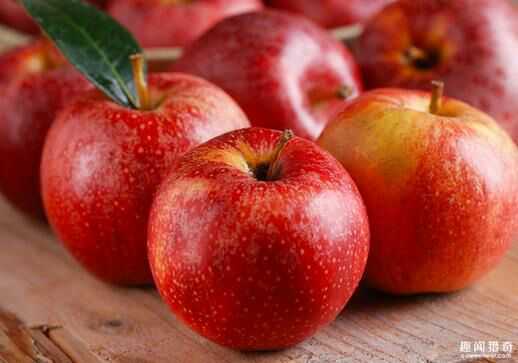 醫生告誡：蘋果千萬不能和「它」一起吃！比砒霜還毒，嚴重腎衰竭！一次轉發，救人無數！