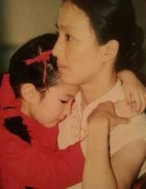 震驚！劉亦菲說自己全家最醜我不信！看完她家人的照片後，我信了！