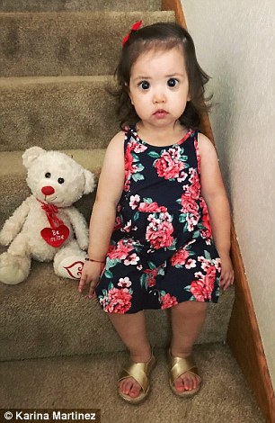 2歲小女娃「黑亮水汪汪大眼」爆紅全網　醫生「一眼看出不對勁」警醒全球父母：這有問題