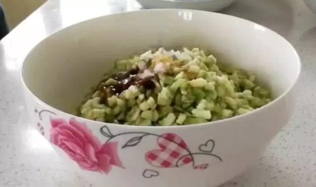 「絲瓜」好吃的新做法，不用炒不做湯，簡單做好吃又下飯！