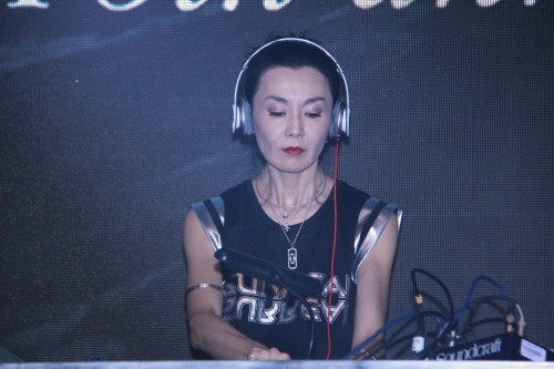 張曼玉4年前在廣東活動上當DJ，已略顯老態。資料照片