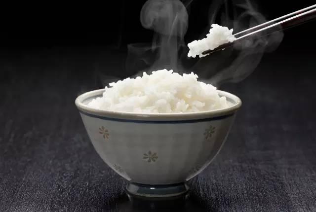 米飯怎麼吃不容易長胖？控血壓、防便秘，搭配一物更健康