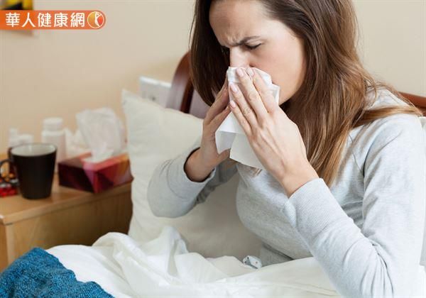 總是飽受鼻過敏之苦嗎？也許可試試中醫冬季「三九貼」調理。（圖片提供／華人情境照）