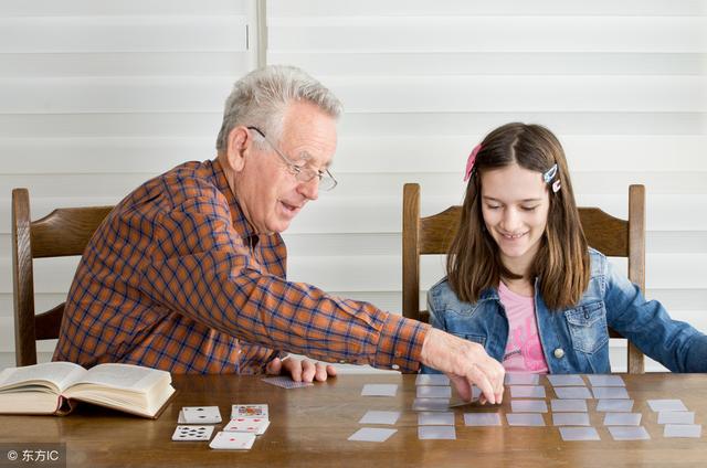 一個偉大的父親，用6個小遊戲，將先天呆傻的孩子培養為大學教授