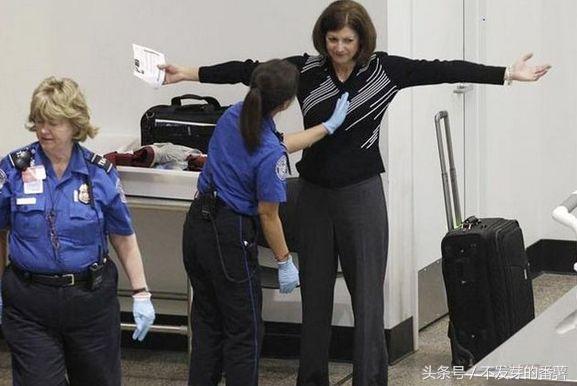 鏡頭下：美國機場安檢過程，最難堪的是貼身檢查