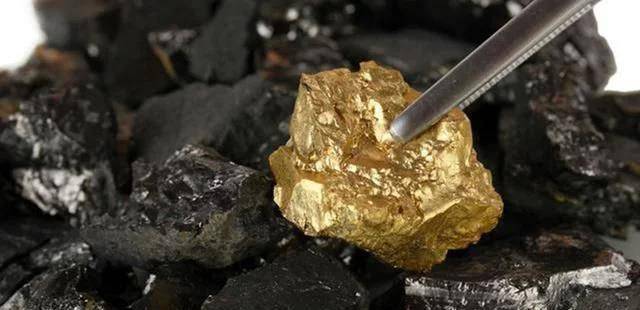 這裡藏有1000億噸黃金，夠全人類花50萬年，為何從沒有國家敢挖？看完總算明白了!
