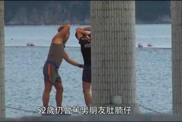 52歲香港TVB視帝出櫃，與小鮮肉男友大曬大尺寸調情照，男友終於被父親認可
