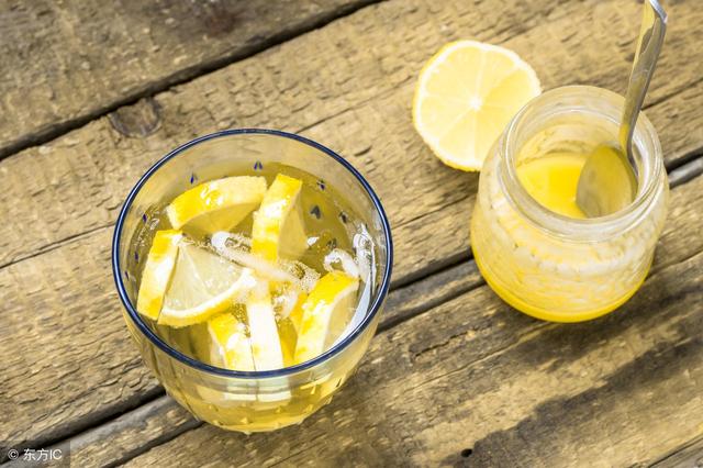 檸檬水什麼時候喝效果比較好，原來我們一直都錯了！