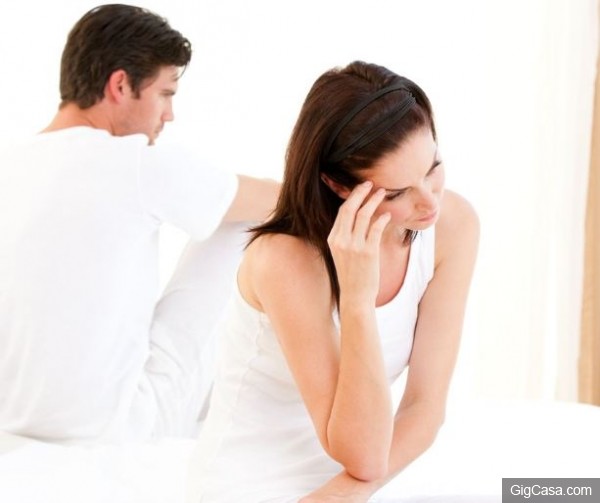 我總是喜歡趁老婆睡着時硬要毛手毛腳，沒想到老婆的反應竟讓我嚇到軟了還挫屎！