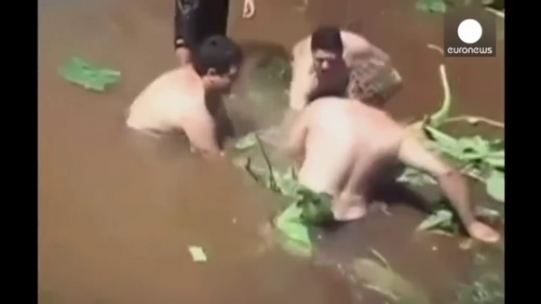 真實案件！巴西少年於水中清下水道，卻被突然吸下去！讓人看了頭皮發麻！