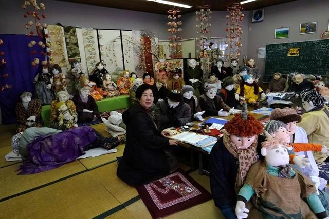 日本老人縫製270個稻草人代替離開的村民，沒有填滿老人的孤獨卻吸引了遊客...