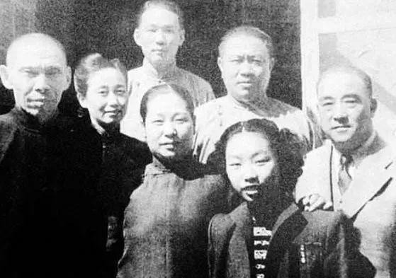 她撮合閨蜜嫁給自己老公，一代名伶卻甘當「上海皇帝」背後的女人