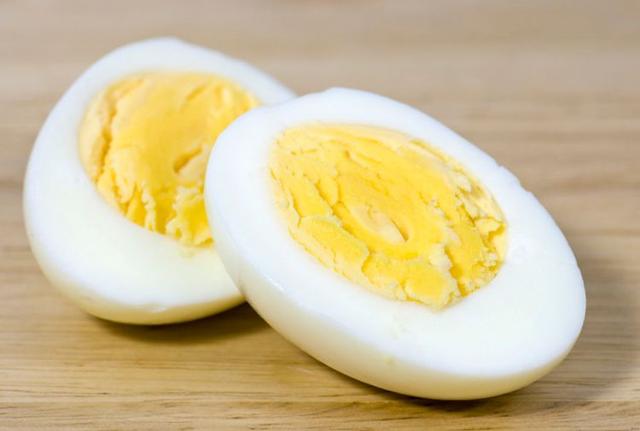養生常吃雞蛋好處多，但醫生提醒：有2類人最好一口都不要吃！
