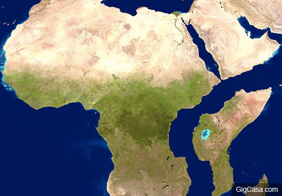 肯雅驚現「15米深巨大裂縫」綿延700公尺！科學家：未來非洲恐「裂成兩半」無法阻止