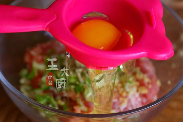 家常絲瓜肉丸湯，鮮美入味，營養價值高，做法還很簡單
