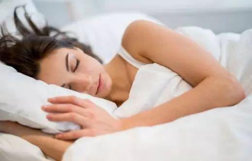 晚上睡覺失眠多夢出汗，晚上睡覺出汗的治療方法！