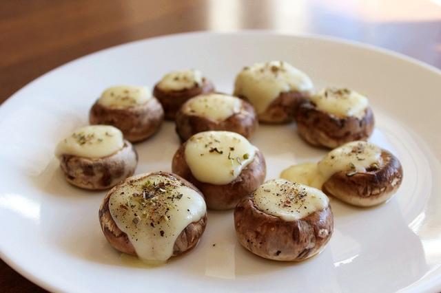 大廚教你18道蘑菇的做法，簡單好做，解饞開胃，在家我能吃一盆