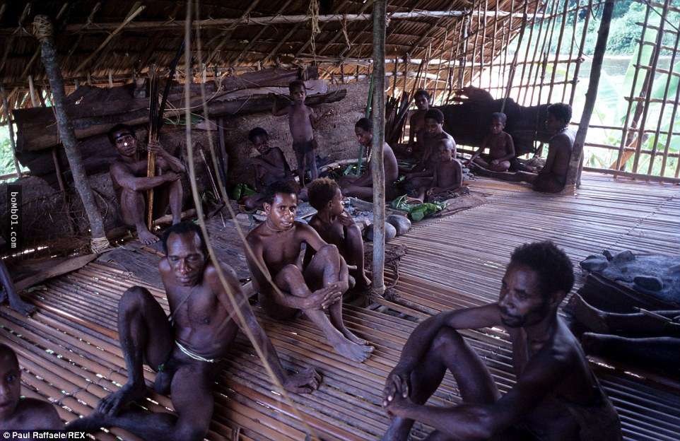 他们就是「依然还有吃人肉习俗」的原始部落,隐密生活直到1970年才