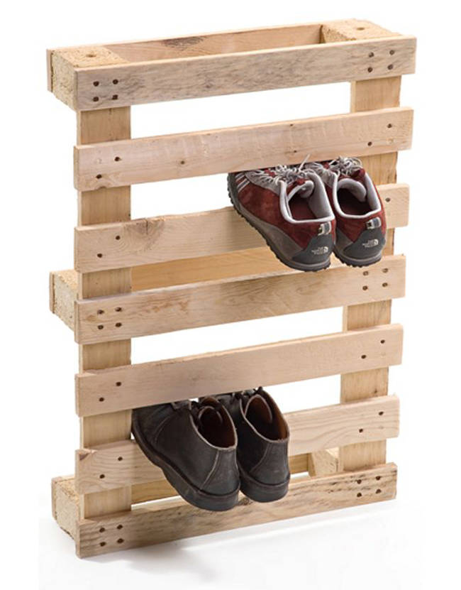 12.) Is your entranceway a little messy? A wooden pallet is an easy and cheap answer to the problem.