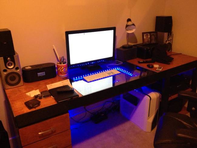 這真的是一個很酷的書桌！而且絕對值得花些時間去製作！