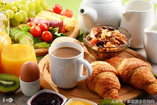 早上起床後切記：這6種食物吃得越多，離健康越遠！