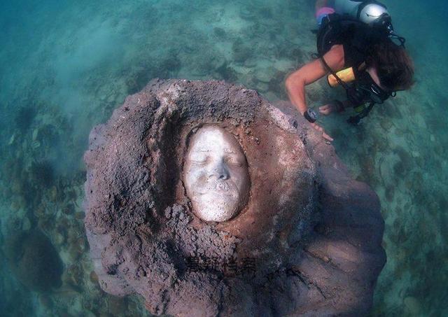 潛水員在海底發現神秘人臉，當場被嚇壞！沒想到真相讓人感慨不已 .....