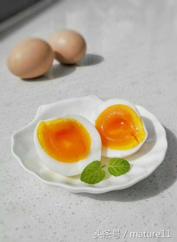 你還在用水煮雞蛋嗎？教你只需幾滴水、不動火煮雞蛋，省時省水！