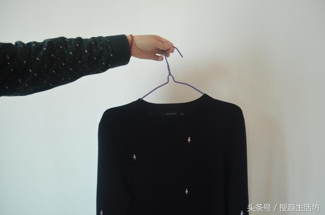 這才是掛毛衣的正確方法，掛多久肩部都不會變形，方法簡單又實用