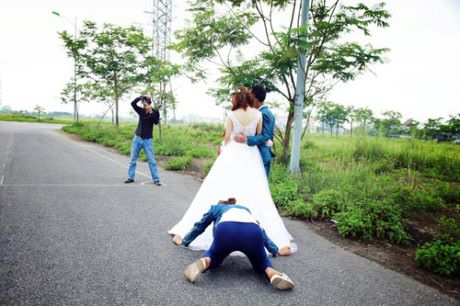 這16張「真實婚紗拍攝現場」照片，讓人深刻了解「婚紗攝影師」才是夫妻能幸福的關鍵！